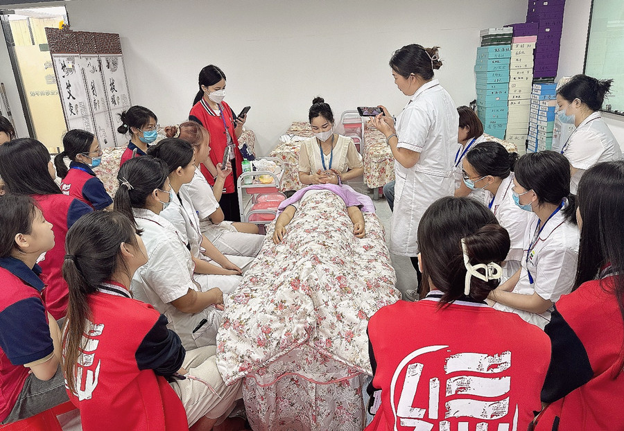 夏季面部如何緊急補水？廣西學面部護膚教學