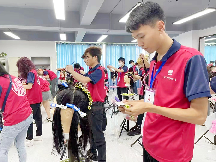 燙發(fā)技術考核 | 南寧燙發(fā)造型培訓學校全員通過