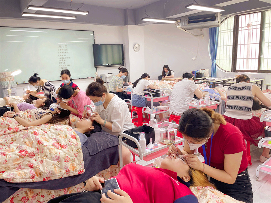 圓滿結(jié)束！麗竹美睫時(shí)尚款式造型班