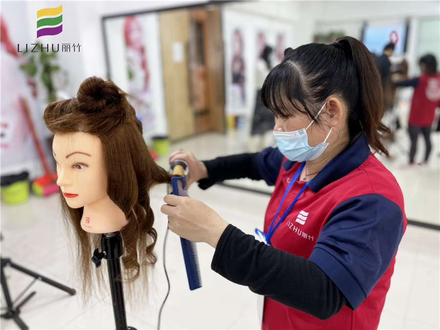 美發(fā)電棒注意事項(xiàng)，廣西正規(guī)美發(fā)學(xué)校分享