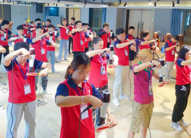 美發(fā)養(yǎng)發(fā)護(hù)理：如何使用吹風(fēng)筒吹頭發(fā)？