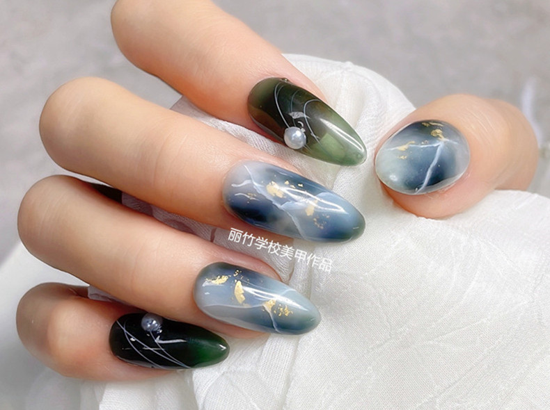 水墨暈染美甲，廣西美甲培訓(xùn)機(jī)構(gòu)學(xué)員作品