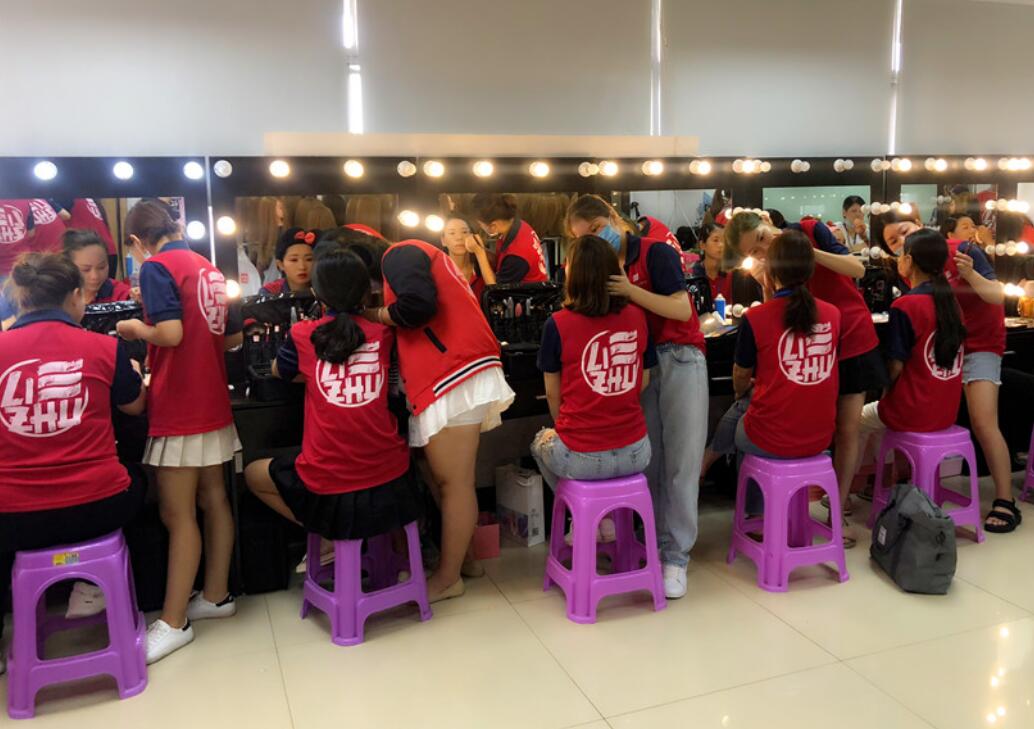 南寧化妝課堂：想要升班？先過(guò)考核