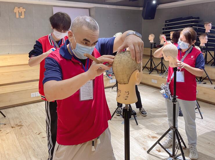 剃光頭的注意事項，南寧理發(fā)學校美發(fā)培訓