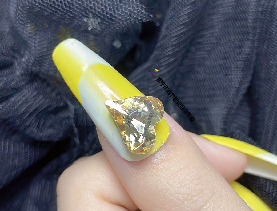 飾品美甲，廣西美甲造型培訓(xùn)學(xué)員作品