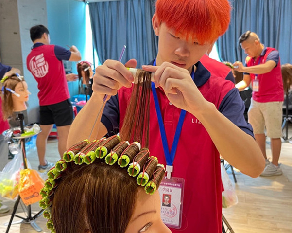 零基礎(chǔ)燙發(fā)培訓(xùn)：常見(jiàn)燙發(fā)上杠角度