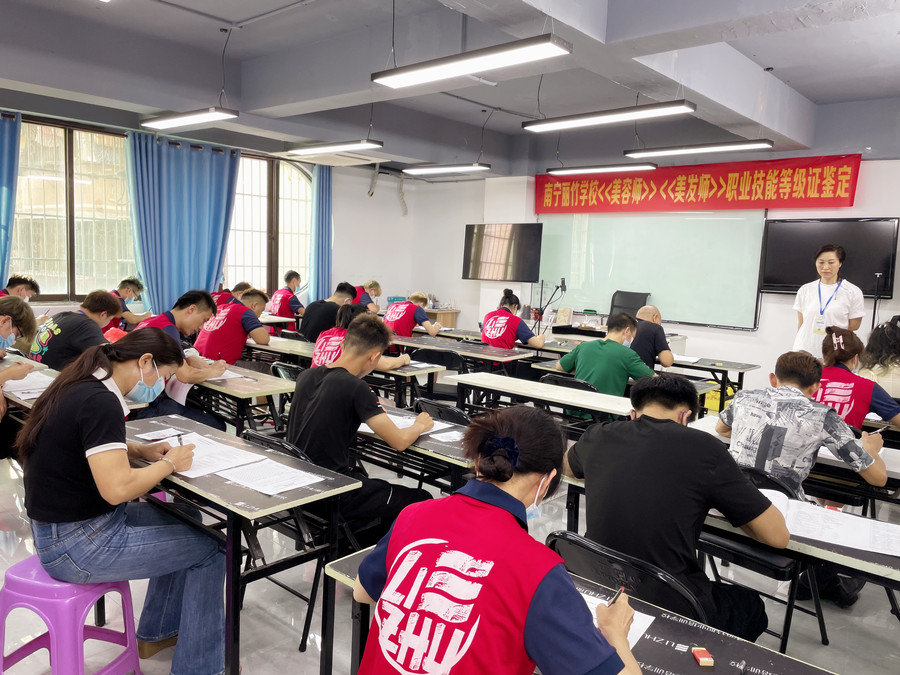 美發(fā)師證考試，麗竹學校一路高歌