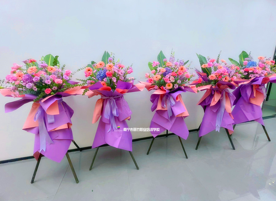 南寧花藝是培訓(xùn)作品：網(wǎng)紅開業(yè)花籃