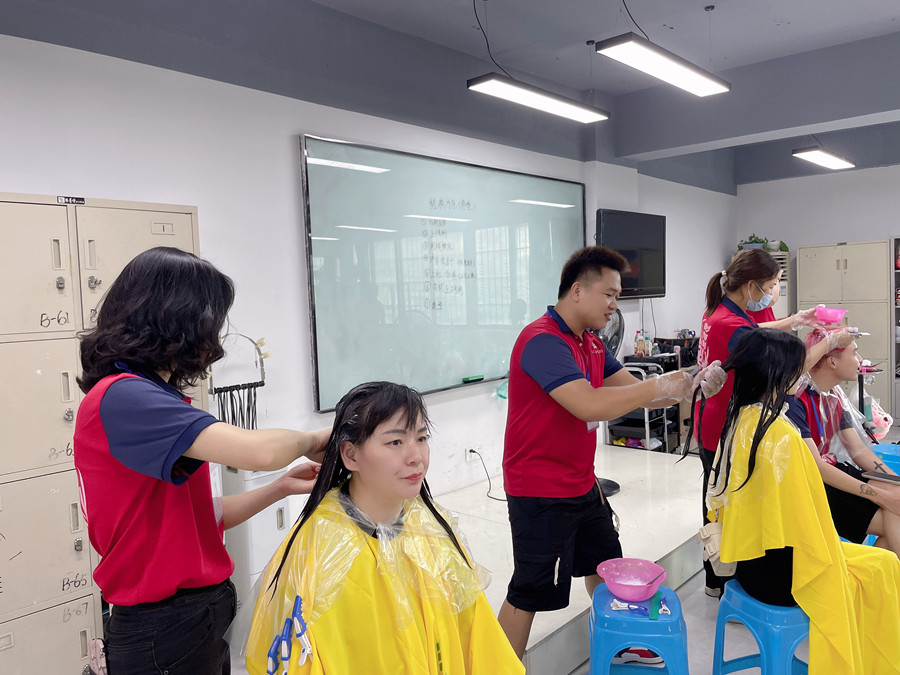 夏日染頭發(fā)后如何護(hù)理？廣西染發(fā)護(hù)發(fā)培訓(xùn)班分享技巧