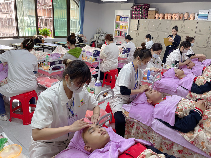 面部護(hù)理：認(rèn)識(shí)面部點(diǎn)按位置