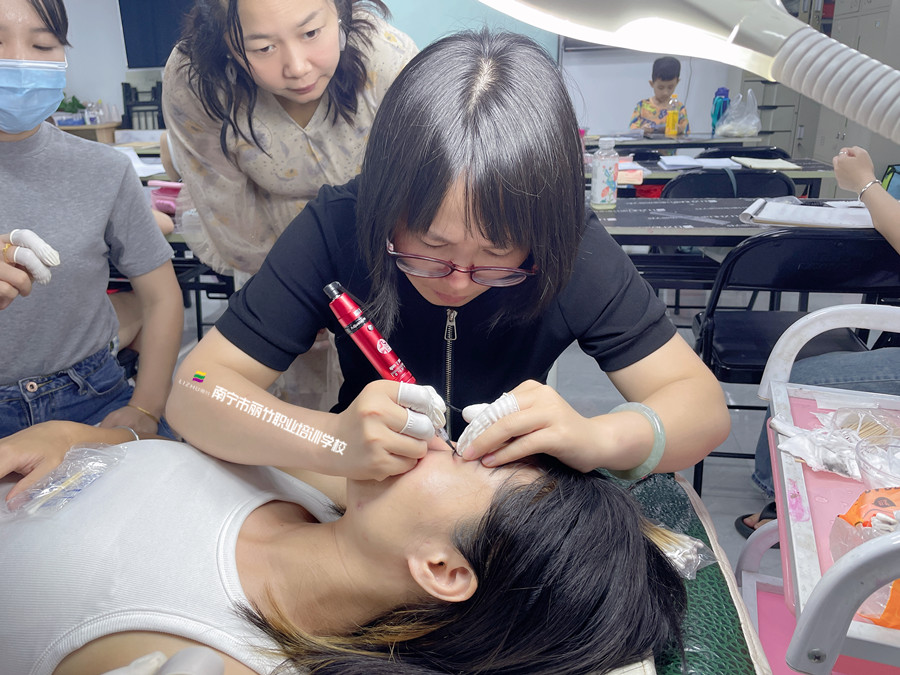 南寧哪里可以學(xué)紋繡？7月22日歡迎來(lái)麗竹學(xué)校