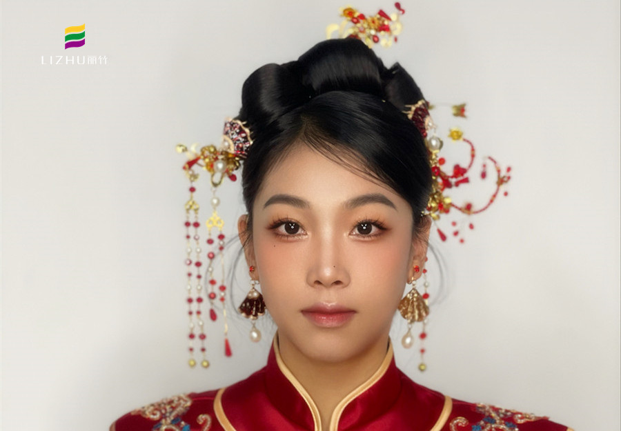 秀禾新娘造型，廣西新娘化妝造型學(xué)校演繹中國風(fēng)
