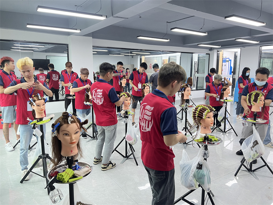 學(xué)美發(fā)？南寧美發(fā)學(xué)校排名推薦你到麗竹學(xué)校