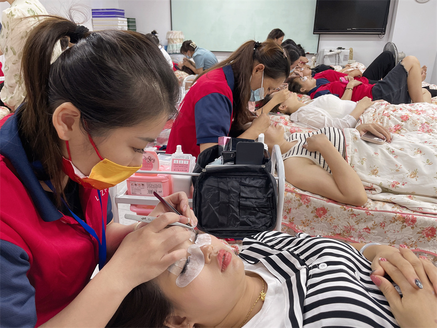 美睫是什么？南寧哪里可以學(xué)美睫？