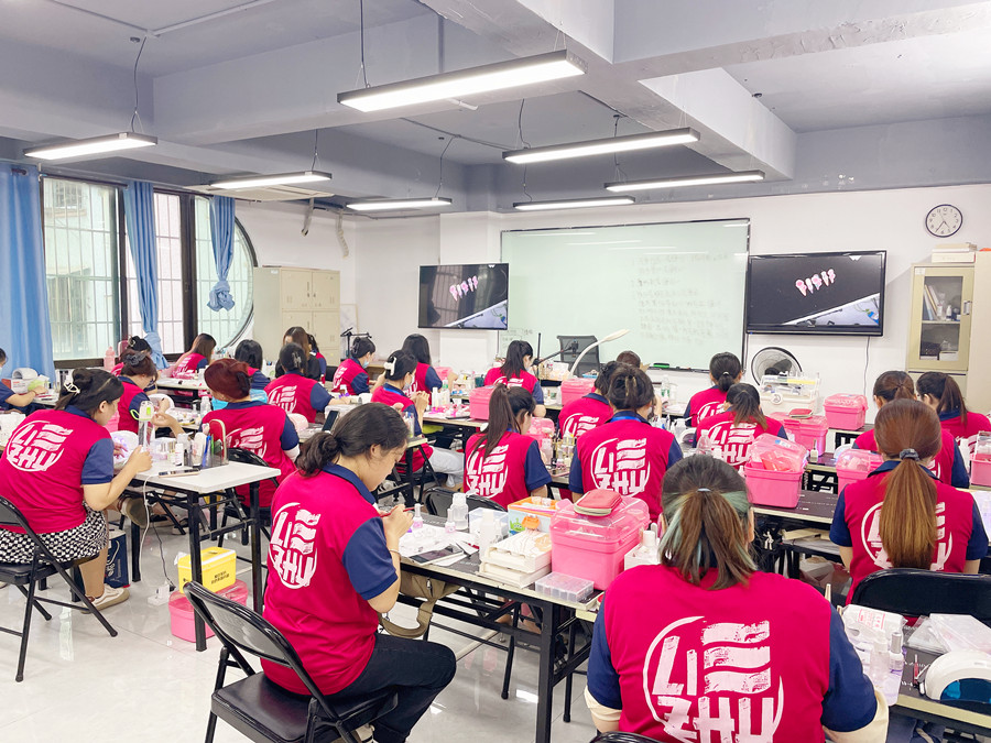 為什么要學(xué)美甲？在南寧學(xué)美甲有前途嗎？