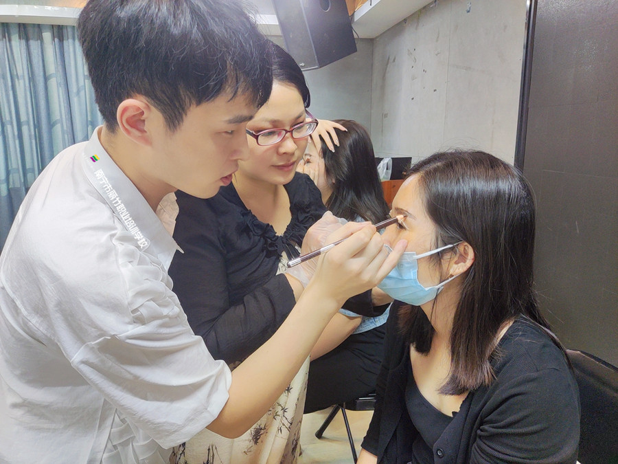 走進南寧眉眼唇實操教學(xué)的課堂