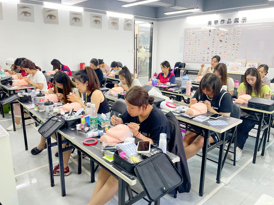 為什么要在假頭模練習(xí)美睫？廣西美睫培訓(xùn)課件解析
