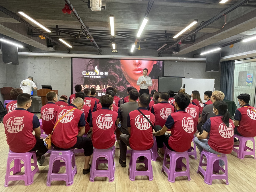 廣西學美發(fā)哪里推薦工作？廣西美發(fā)行業(yè)前景