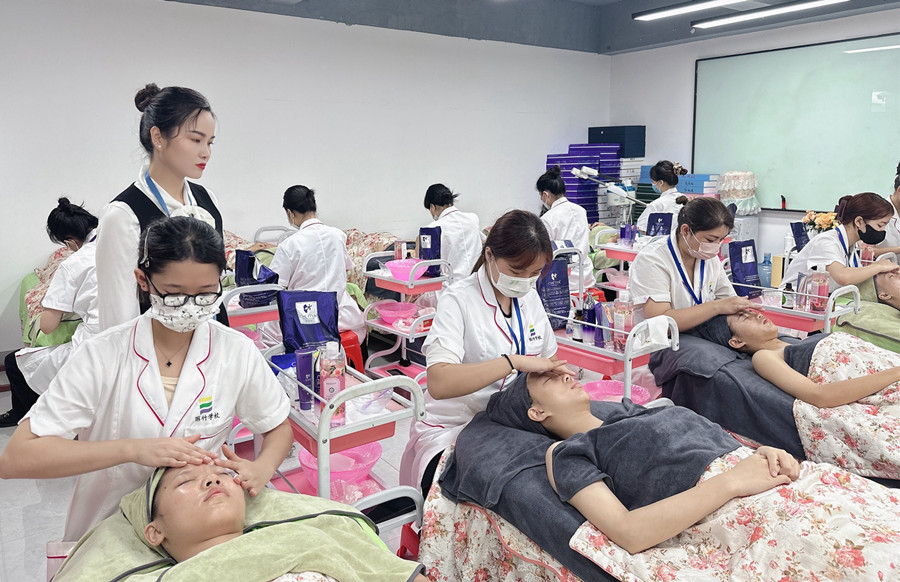 油皮初秋護(hù)膚貼士，南學(xué)美容護(hù)膚管理