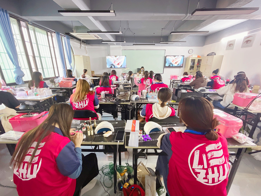 南寧專業(yè)美甲師課程圓滿結(jié)束