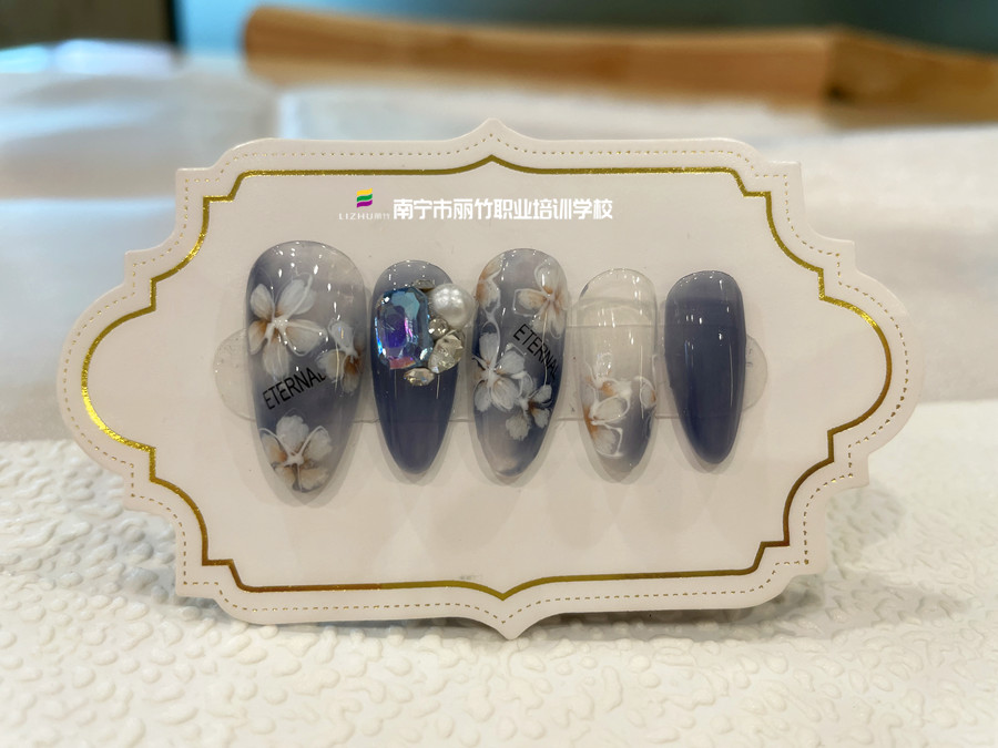 花卉美甲，南寧美甲進(jìn)修提升