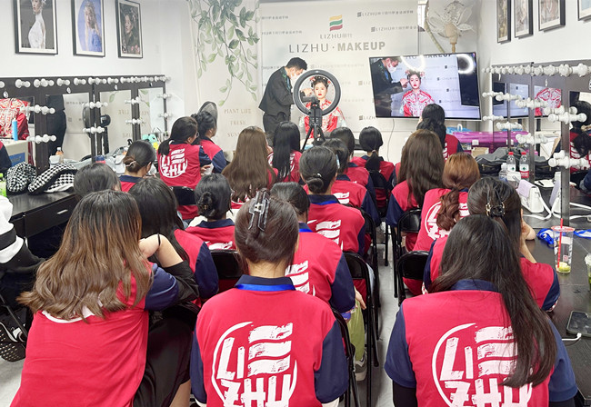 中式秀禾妝容特點，廣西新娘造型專業(yè)學校講解