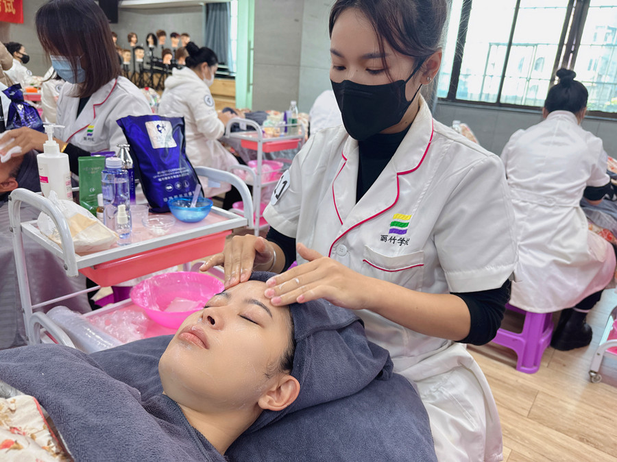 油皮肌膚控油技巧，廣西皮膚管理培訓(xùn)學(xué)校分享