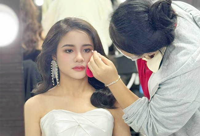泰式新娘造型，南寧新娘跟妝培訓作品