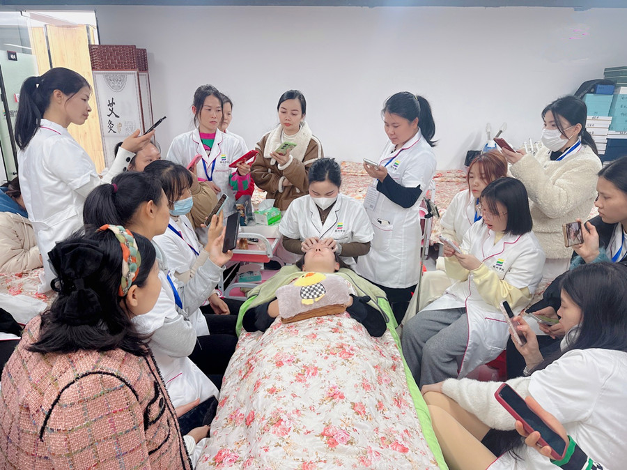 南寧頭療技師：為什么要經(jīng)絡梳梳頭？