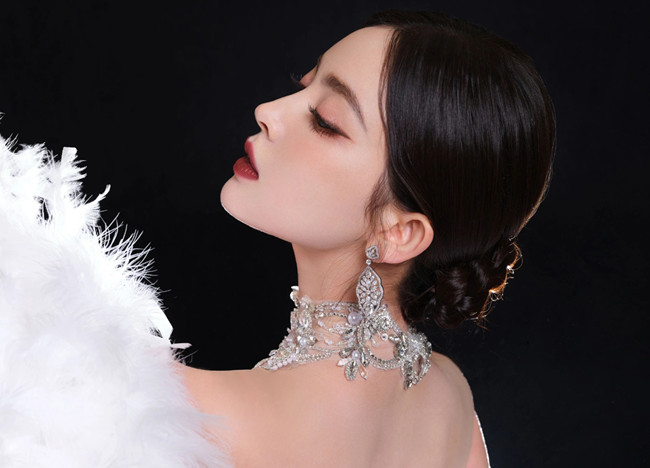  古力娜扎白天鵝仿妝，南寧化妝造型師分享