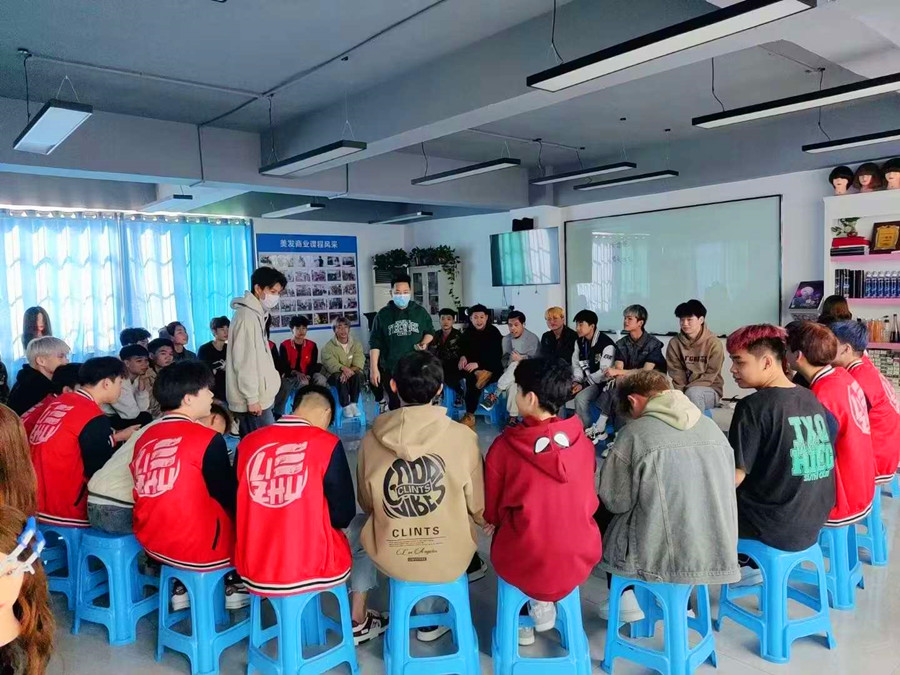 為什么他們都選廣西美發(fā)職業(yè)學校？