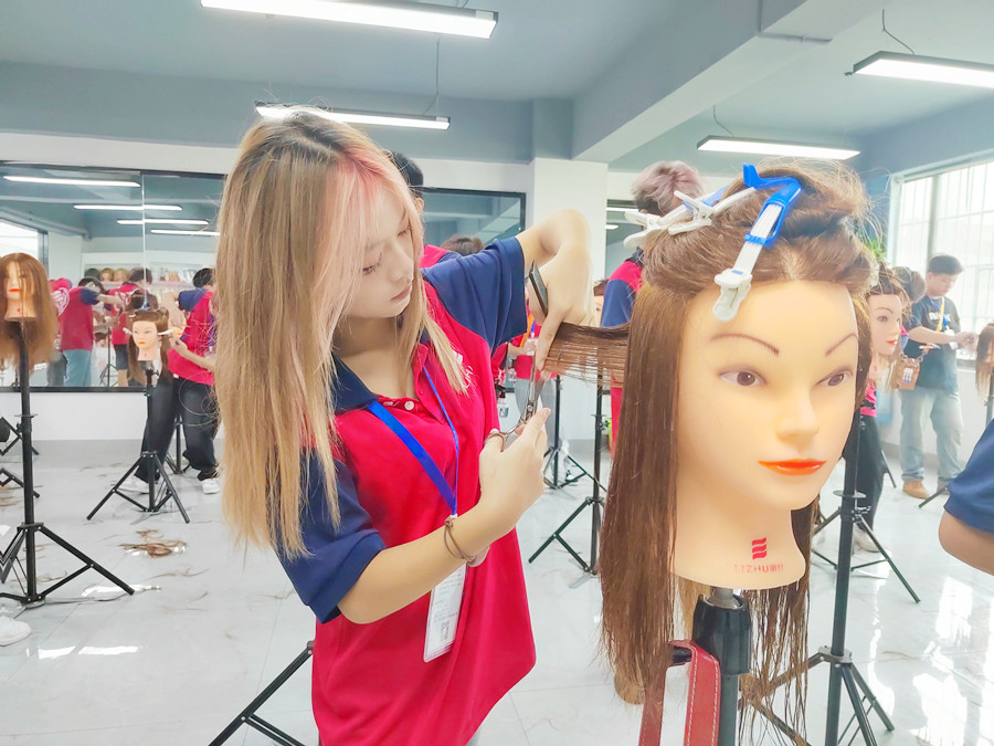 剪齊平和修剪高層次技巧，南寧理發(fā)剪發(fā)培訓(xùn)