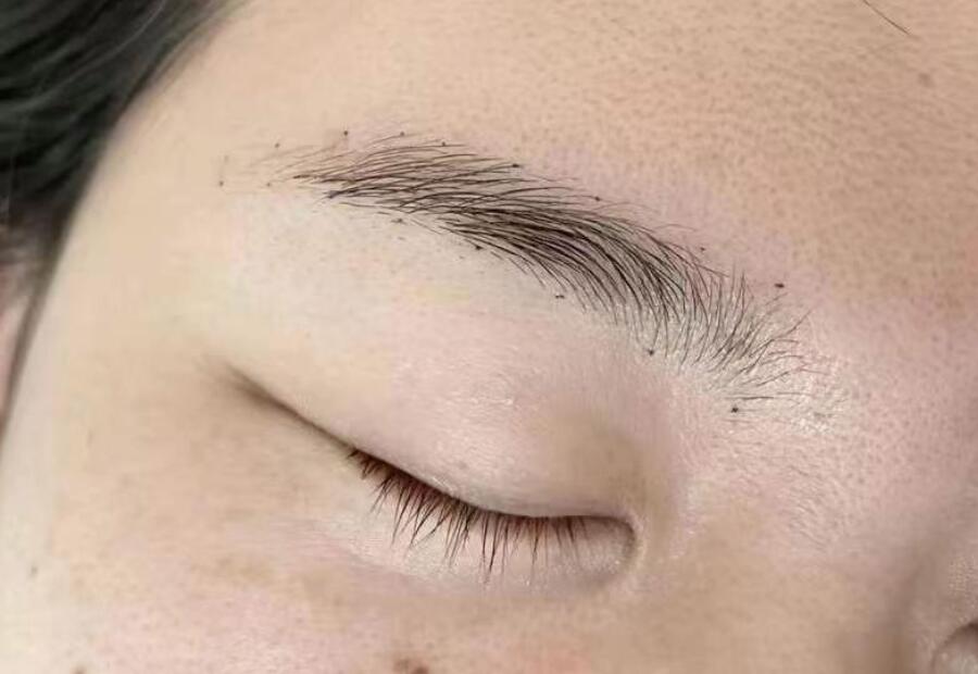 紋眉操作過程技巧，南寧紋繡學(xué)校排名總結(jié)分享