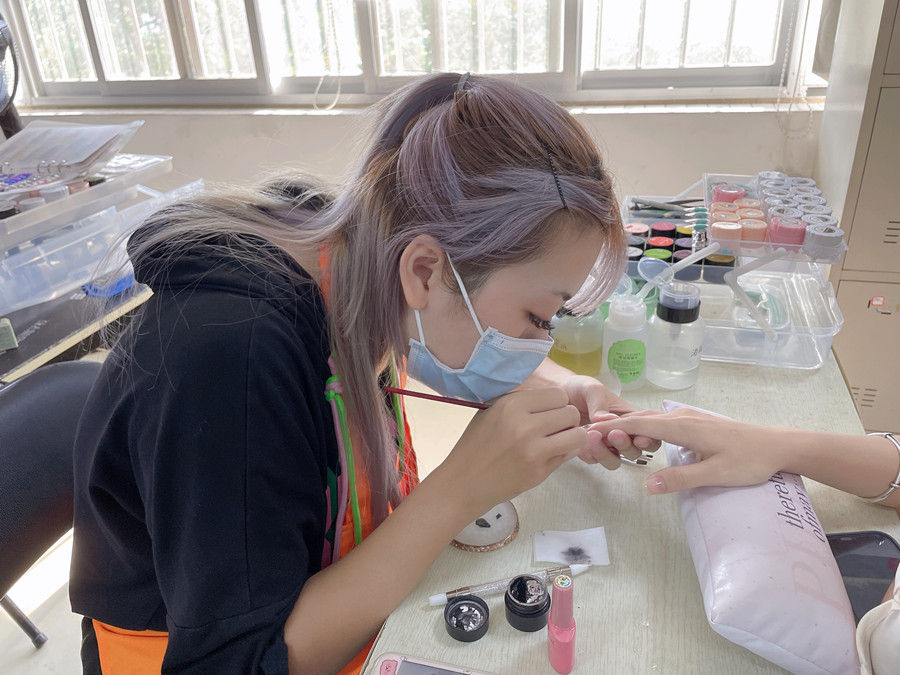 南寧美甲進(jìn)修，零基礎(chǔ)美甲學(xué)習(xí)作品