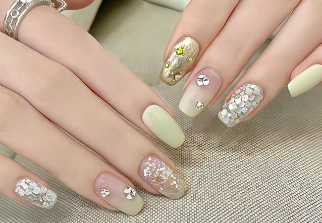 春季彩色美甲，廣西美甲店學(xué)徒推薦款