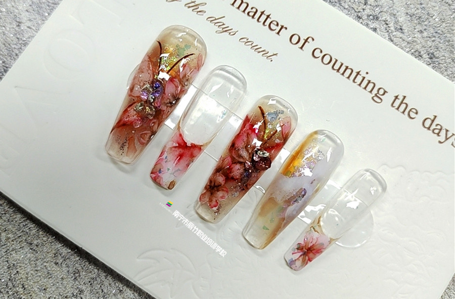 水彩花卉美甲,，廣西美甲學(xué)員培訓(xùn)班作品