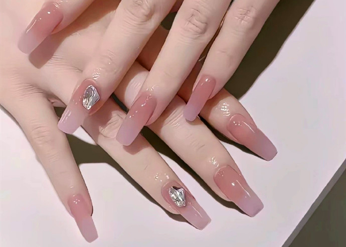 溫柔顯氣質(zhì)美甲，廣西美甲師造型培訓(xùn)推薦