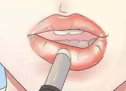 涂唇膏的注意事項(xiàng)，南寧美容護(hù)膚管理培訓(xùn)