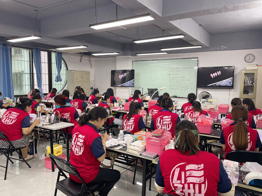 美甲做完為什么不亮？廣西美甲創(chuàng)業(yè)培訓(xùn)