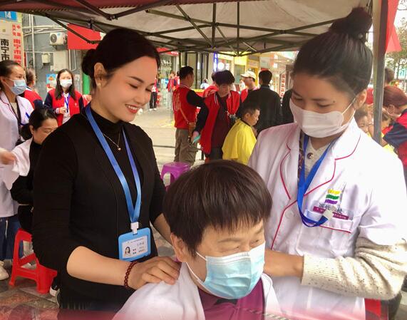 南寧美容公益活動，現(xiàn)場人氣火爆