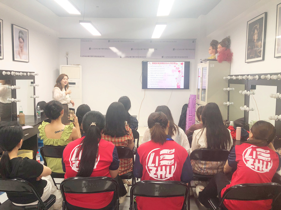 ?南寧美睫培訓(xùn)開(kāi)班，3月27日如約而至