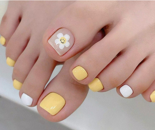 夏日腳趾美甲圖片，南寧美甲造型職業(yè)學(xué)校分享