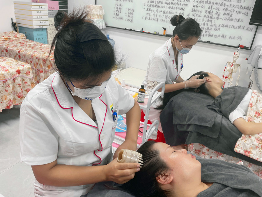 頭療養(yǎng)發(fā)基本流程，南寧頭皮養(yǎng)發(fā)護(hù)理班實(shí)操講解