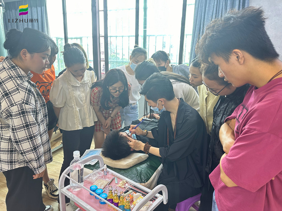 紋眉藝術(shù)感的體現(xiàn)，南寧紋繡造型學(xué)校分享