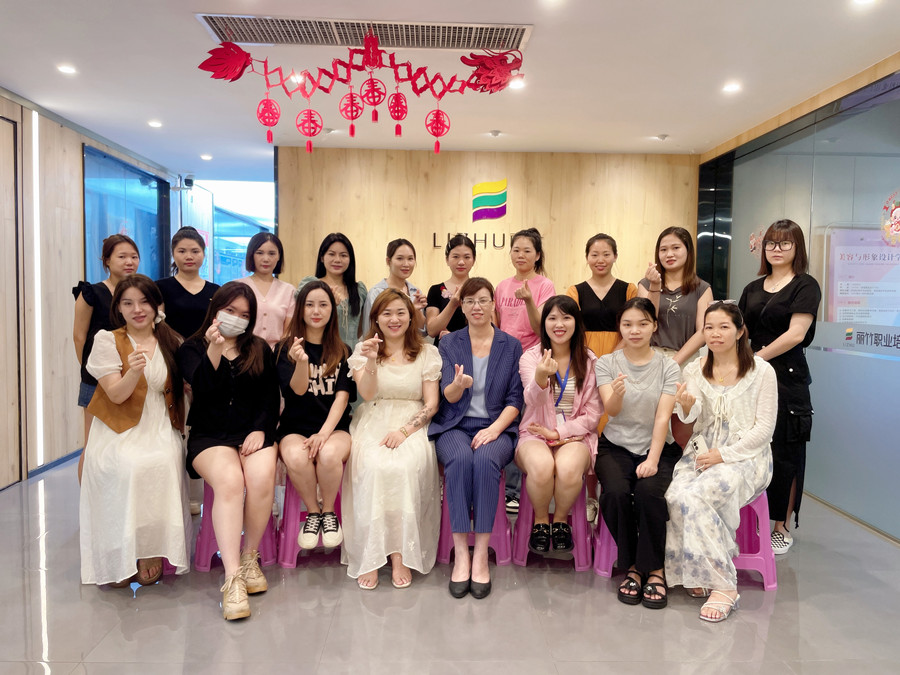 圓滿收官！南寧美睫職業(yè)學(xué)校課程結(jié)束