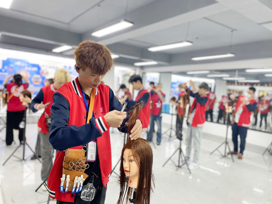 影響剪發(fā)的因素，廣西剪發(fā)結(jié)技術(shù)學(xué)校課程講解