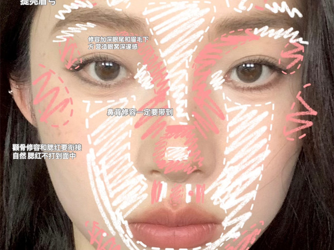 骨相感妝容，廣西化妝進(jìn)修學(xué)培訓(xùn)專為闊面臉女孩準(zhǔn)備