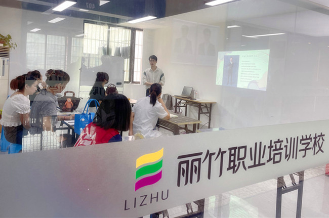 麗竹學?！睹佳鄞酱髱煱唷烽_課啦