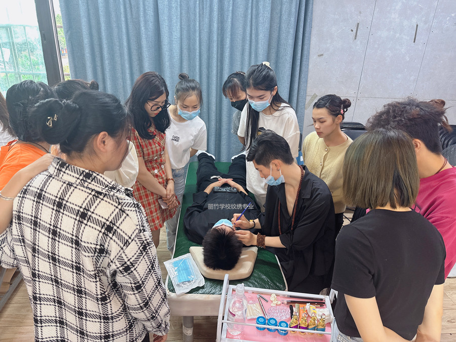 紋繡二次上色注意事項(xiàng)，南寧紋繡專(zhuān)業(yè)學(xué)校課程講解