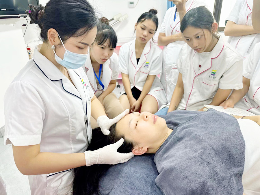 南寧美容教學實操：按摩頭部的好處